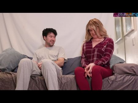 زوجة الأب تساعد زوجها على التوقف عن الاستمناء 