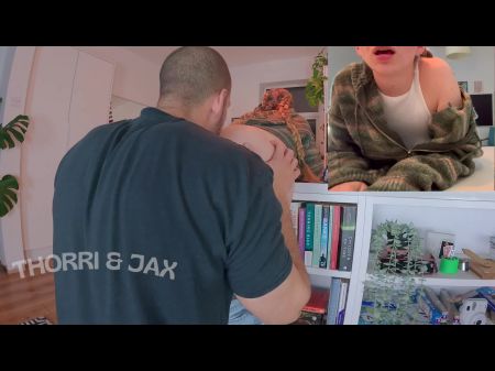 Janking Analperlen aus ihrem engen Arsch und füllt sie mit 2 Sätzen (Perlen von Sinnovator) 