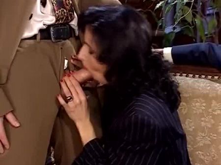 Drei Erstaunlich Aussehende Deutsche Küken, Die Ihren Mann Gleichzeitig Erfreuen 