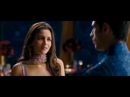 Alia Bhatt, Bikini Hot Video im Student des Jahres 