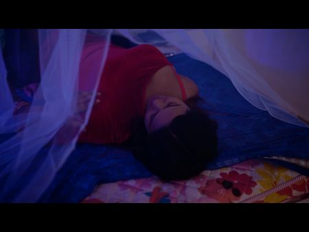 Historia de sexo de la primera noche de parejas recién casadas. Esposa sexo con marido con amor apasionado disfrutando 