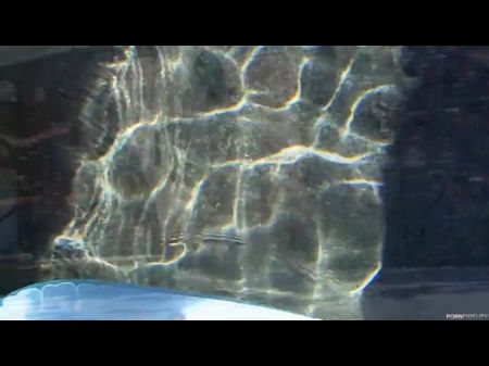 placer del lado de la piscina 