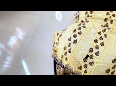 当继子操她并在她的大屁股家庭性爱中暨时，Desi Stepmom被困在床下时被卡住（第02集）