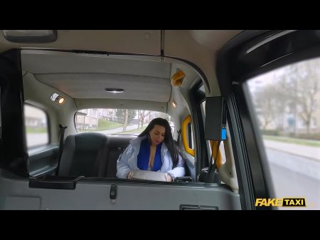 الديك الجائع MILF مارس الجنس عميق في الحمار 