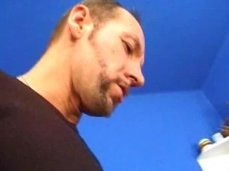 Nettes deutsches Küken will das gesamte Sperma aus diesem Monster Schwanz 