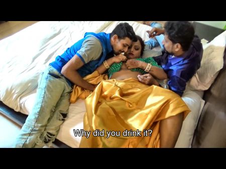 Um marido chamou seu amigo para satisfazer sua esposa excitada e fodiu sua esposa juntos. 