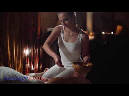 - Petite Czech Blonde Lady Bug يعطي اللسان الرومانسي ، لديه الجنس المتشددين و creampie 