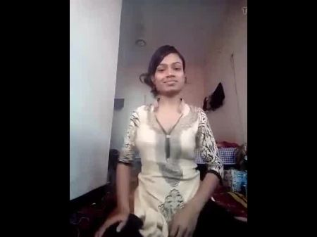 فتاة جامعية هندية 