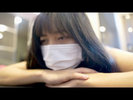 大屁股亚洲女孩的油按摩