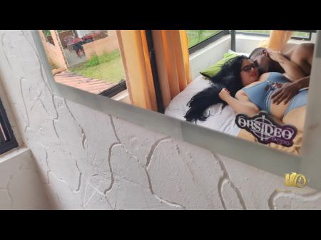 Me Folla A Mi Compañero De Cuarto De La Universidad En Una Tarde Lluviosa 