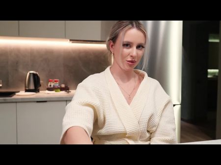 Stepesister perdió su coño en las cartas. Desengaste tu coño, nos follaremos 