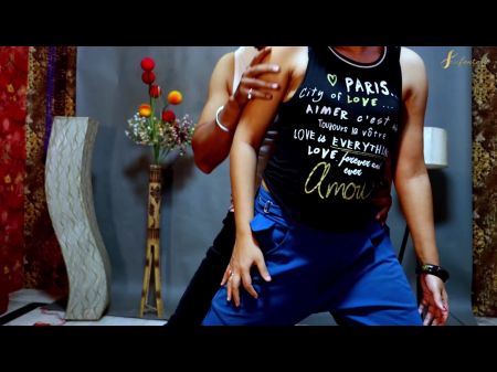 maestro de yoga ne apne stenty estudiante ko bahut jor se pel d diya 