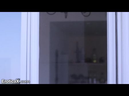 مختلس النظر توم يحصل على يمارس الجنس مع الجار 