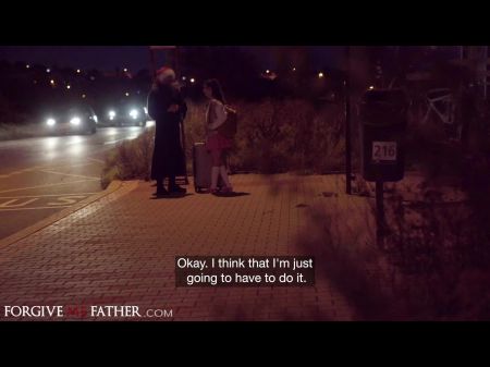 ديك في صندوق وديك كبير من الشرج للفتاة التي فاتتها الحافلة الأخيرة إلى المنزل 