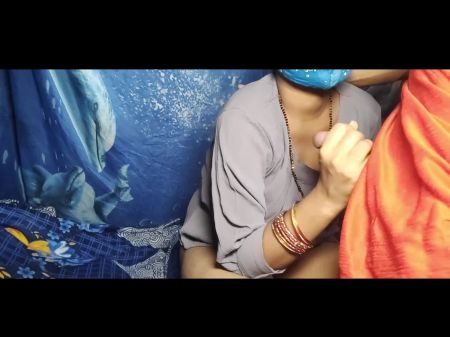 كانت أخت الخطوة الأصغر سنا جالسة وهي ترتدي تنورة وجلسانا بئرا بعد رؤية الفرصة في كس الأخ ومارس الجنس معها بكامل 