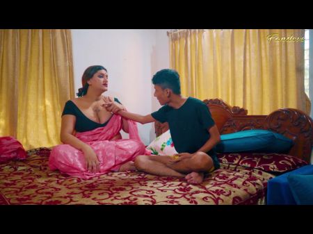 Desi Stepmom ensinou seu enteado \como fazer sexo\ enquanto estudava (áudio hindi) 