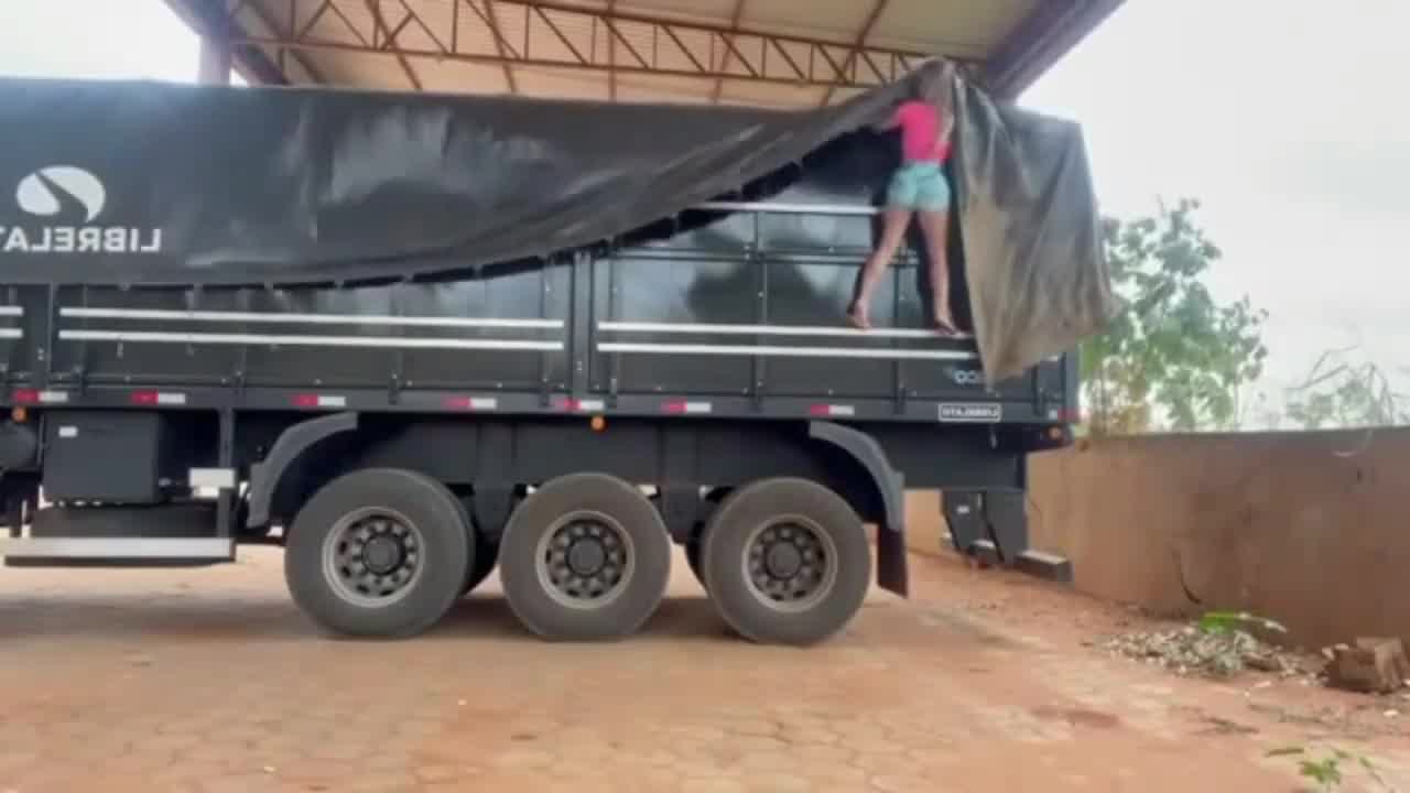 Caminhoneira aline fuchter pelada