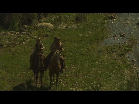 Montar a caballo y follando en una granja - Mujeres de blanco 