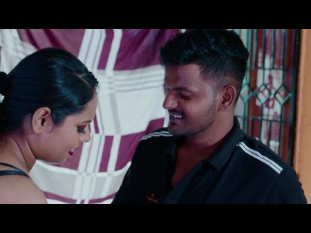 قامت الفتاة الهندية الساخنة بتدليك الصبي بالزيت ولعق جسده مع لسانها وممارسة الجنس 