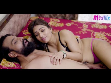 最美丽的印度夫妇在朋友之家美丽的Zoya Rathore 