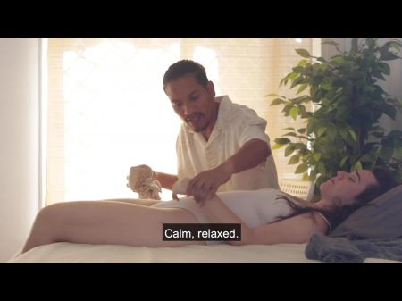 فتاة مريضة وحدها مع شامان 