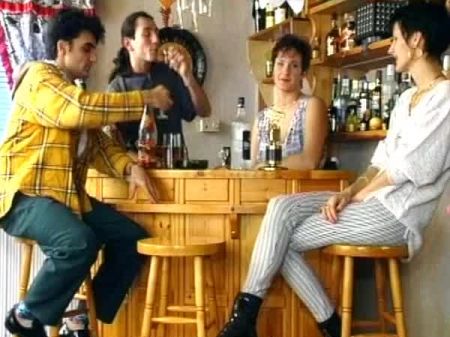 Die kurvige deutsche Dame wird nach ein paar Drinks hart gefickt 