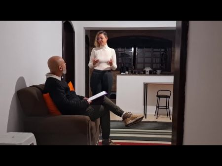 Ela não pagou o aluguel e teve que fazer sexo com o colecionador para evitar ser despejado 