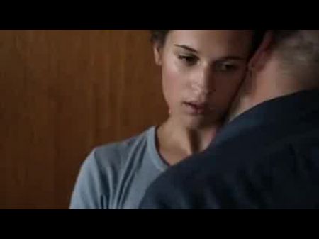 Alicia Vikander - 