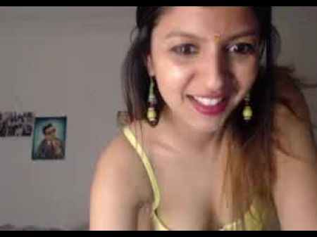 Ultra-cute Desi Bhabhi Showing Everything