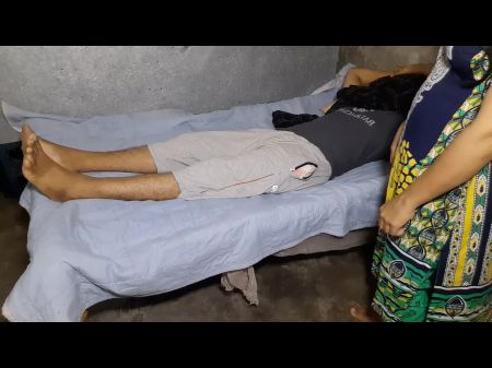 Nokrani chori kr rhi thi malik ne pakad kr choda, empregada doméstica 