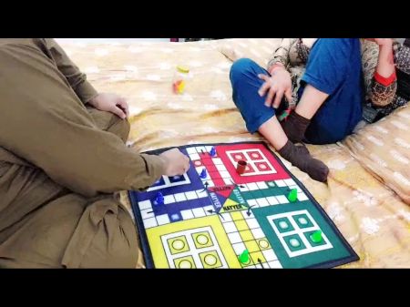 أخت الهندي فضفاضة الحمار الكبير في لعبة لودو مارس الجنس من قبل زوجة الأب مع صوتية هندية واضحة 