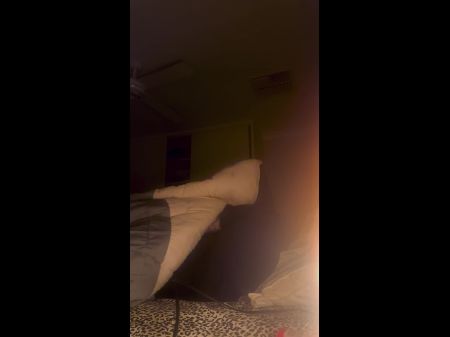 Nena Gordita Me Despierta Con Coño Mojado 