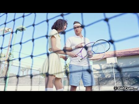Shrooms Q toma el descanso de las lecciones de tenis para montar una gran polla 