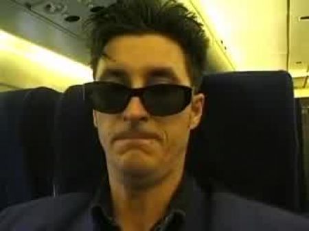 Stewardess fickt den Fotografen im Flugzeug 