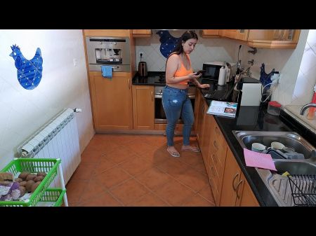 زوجة الملاعين الطاهي في فئة الطبخ و cums عدة مرات 