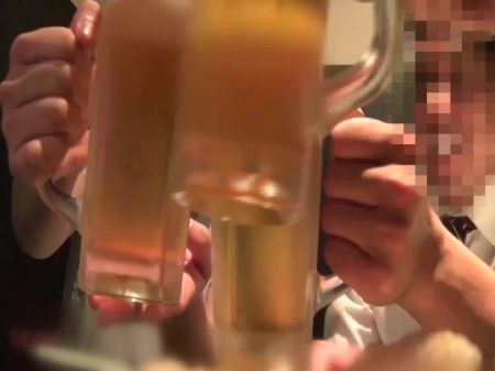 Werden Sich Kollegen Verlieben? Sie Für Ein Paar Stunden In Ruhe Lassen, Um Zu Sehen, Was Teil Des Teils Sein Würde.15 
