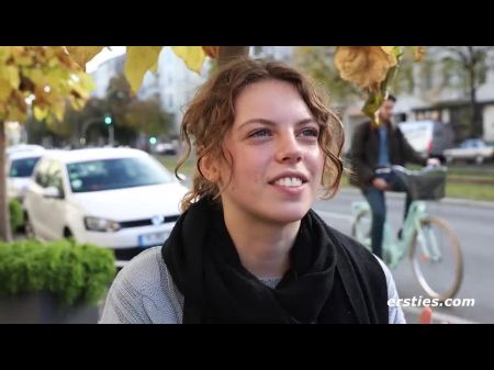 Liliths farbenfrohen Traum, von zwei Frauen dominiert zu werden, wird wahr 