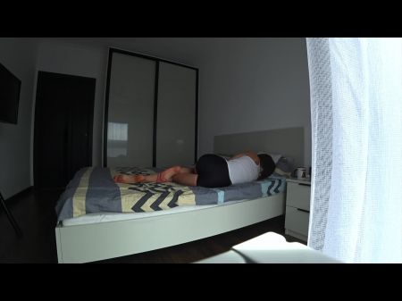 verdadero trampa. La esposa se folla a su vecino en una cama familiar. Mi esposo no está en casa 