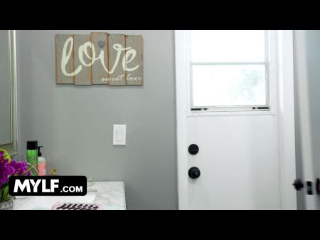 Fresh Divorcee Lilly Hall mexe com o melhor amigo de seu ex -marido 