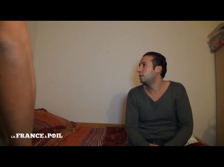 فاتنة رائعة مع الثدي الكبيرة تحصل على مارس الجنس في الثلاثي 