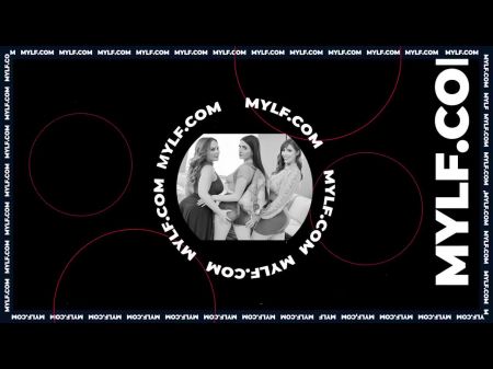 Buxom Blonde Milf ofrece su cuerpo perfecto a su invitado para hacer lo que quiera 