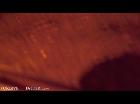 Verzeihen Sie Mir Vater Wilde Verrückte Mädchen Zustimmen Dem Hardcore -analsex -dreier Für Eingeweichtes Bargeld Und Winzige Enge Ärsche 