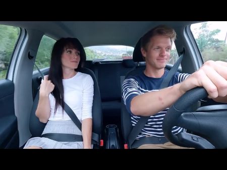 الغش في المقاعد الخلفية في السيد. سيارة pussylicking 