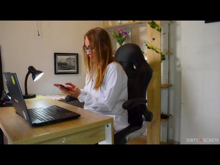 O doutor Hannah fode seu enteado para torná -lo melhor. 