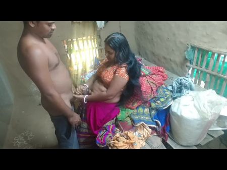 Foi divertido quando meu pênis entrou na buceta de uma irmã. Vídeo Indian Desi Girls Sax 