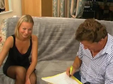 Heißes Französisches Baby Bekommt Sperma über Ihre Kleinen Brüste 