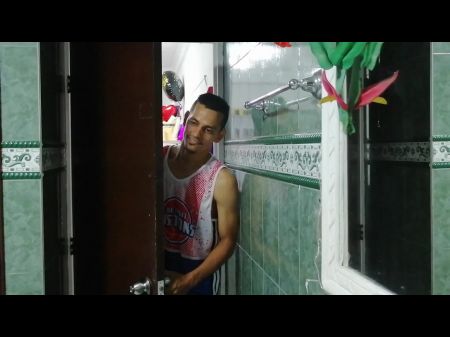 我在父母不在家里的时候他妈的我的继兄弟