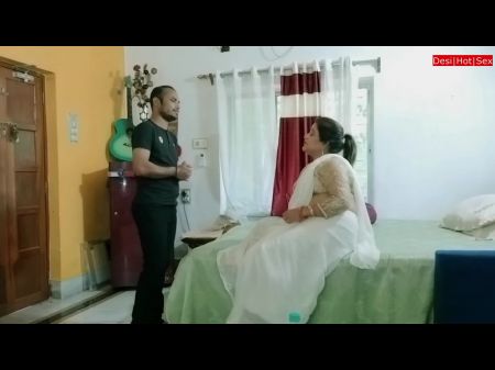 Horny Model Aunty One Night Stand Sex With Delivery Stud !