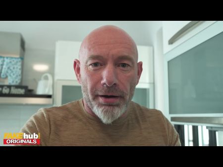 FakeHub Big Seitos Curvy Cock provocam trapacear seu namorado compartilhando um quarto com homem mais velho, estrelado por Nelly Kent 