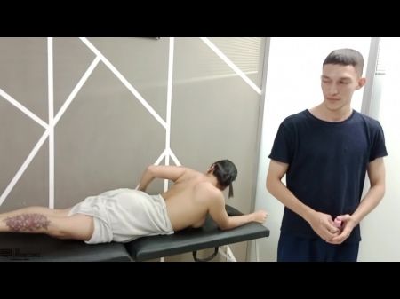 给我的病人进行了良好的色情按摩，她很满意，将我的牛奶放在西班牙语中的嘴里色情片中